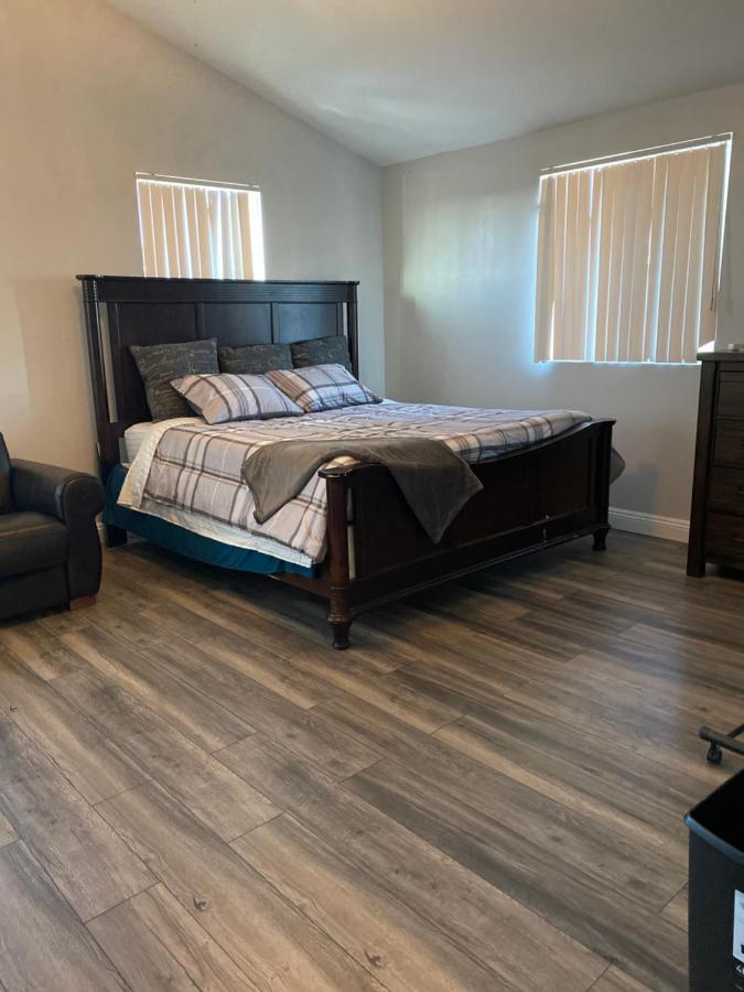 Private Long Term Bedrooms Near Usc & Sofi In Duplex Séjour chez l'habitant